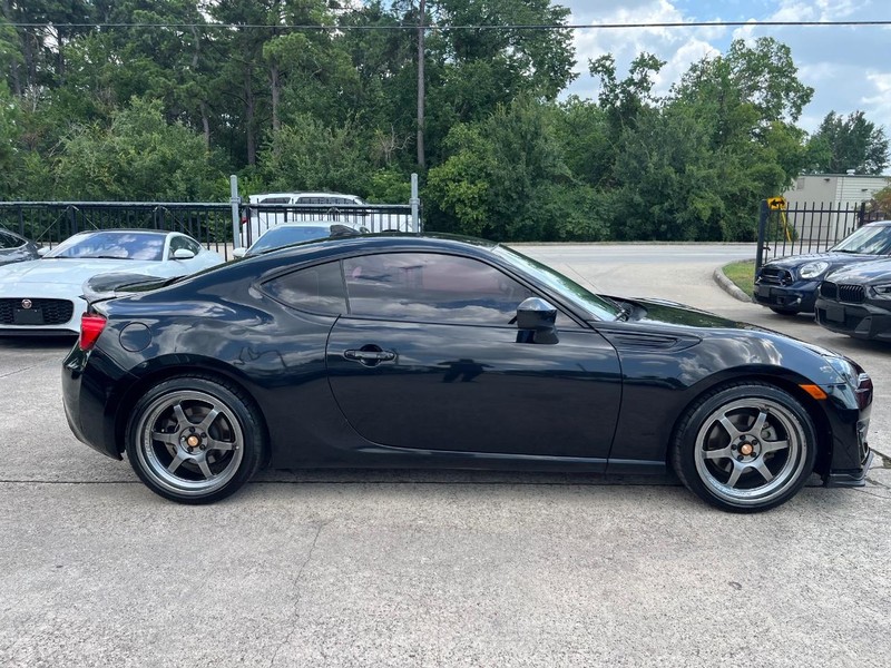 Subaru BRZ Vehicle Full-screen Gallery Image 05