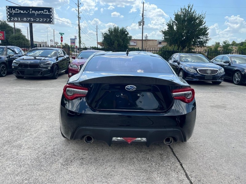 Subaru BRZ Vehicle Full-screen Gallery Image 07