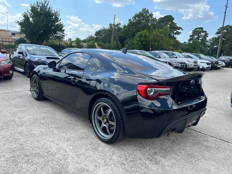 Subaru BRZ Vehicle Full-screen Gallery Image 08