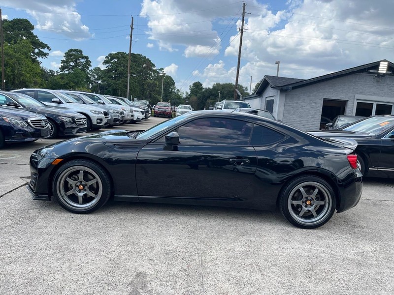 Subaru BRZ Vehicle Full-screen Gallery Image 09