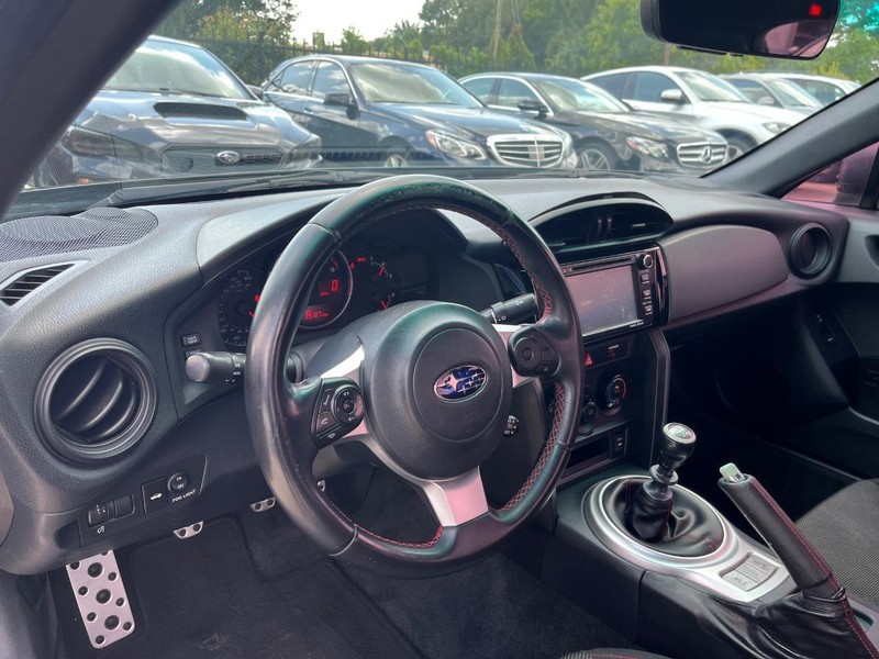 Subaru BRZ Vehicle Full-screen Gallery Image 10