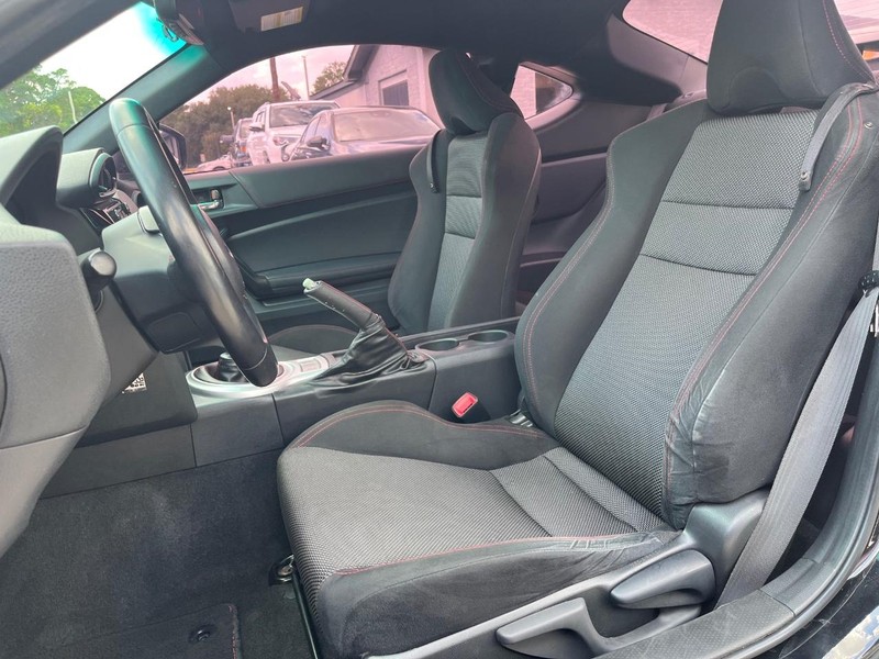 Subaru BRZ Vehicle Full-screen Gallery Image 11