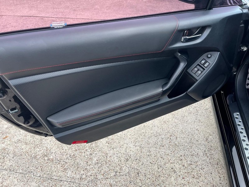 Subaru BRZ Vehicle Full-screen Gallery Image 12