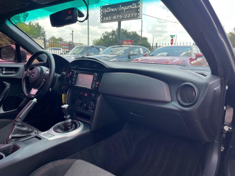 Subaru BRZ Vehicle Full-screen Gallery Image 13