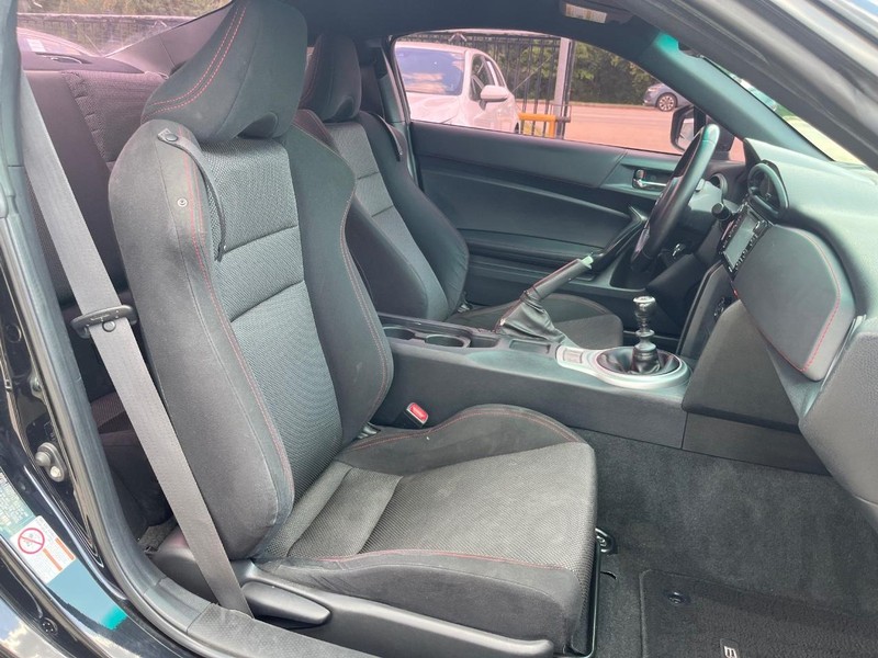 Subaru BRZ Vehicle Full-screen Gallery Image 14