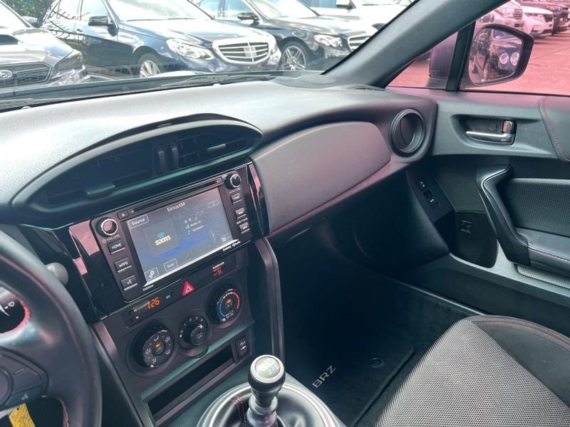 Subaru BRZ Vehicle Full-screen Gallery Image 20