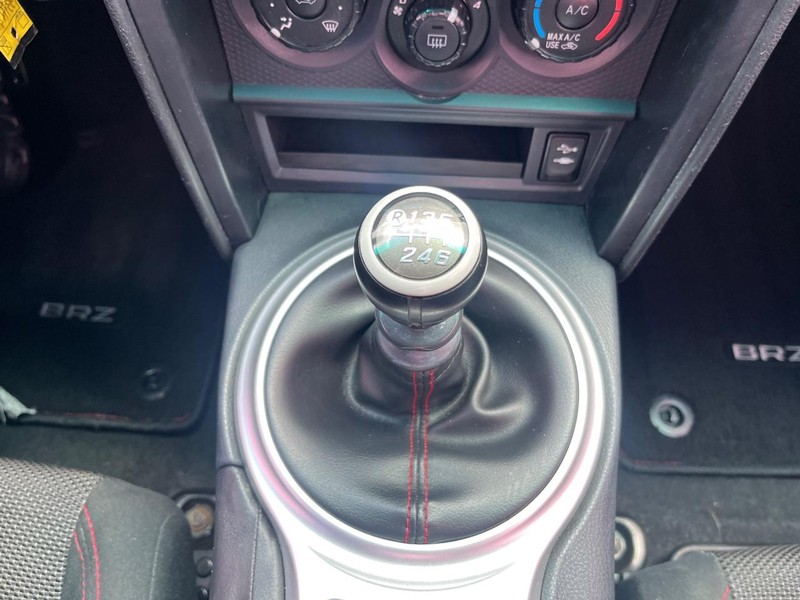 Subaru BRZ Vehicle Full-screen Gallery Image 22