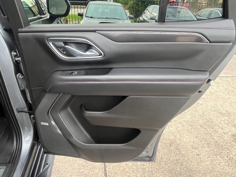 Chevrolet Tahoe Vehicle Full-screen Gallery Image 18