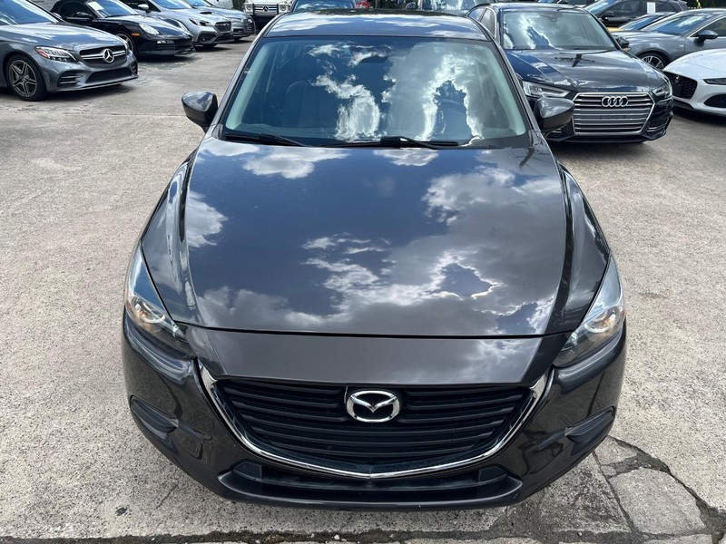 Mazda MAZDA3 4-Door Vehicle Full-screen Gallery Image 03