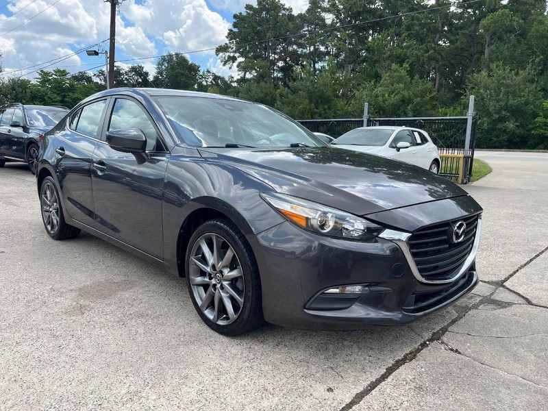 Mazda MAZDA3 4-Door Vehicle Full-screen Gallery Image 04