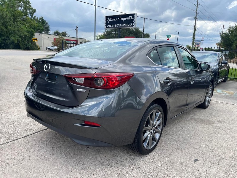 Mazda MAZDA3 4-Door Vehicle Full-screen Gallery Image 06