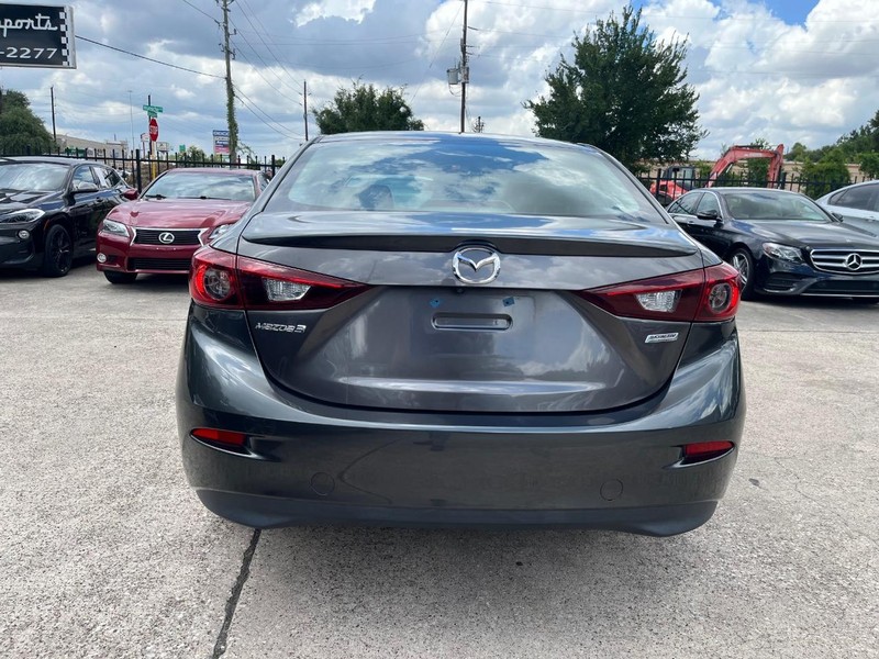 Mazda MAZDA3 4-Door Vehicle Full-screen Gallery Image 07