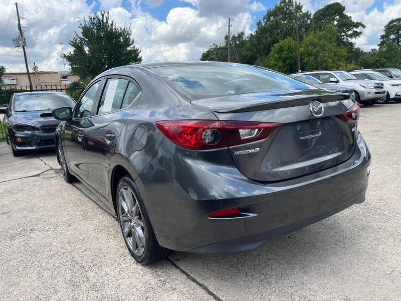 Mazda MAZDA3 4-Door Vehicle Full-screen Gallery Image 08