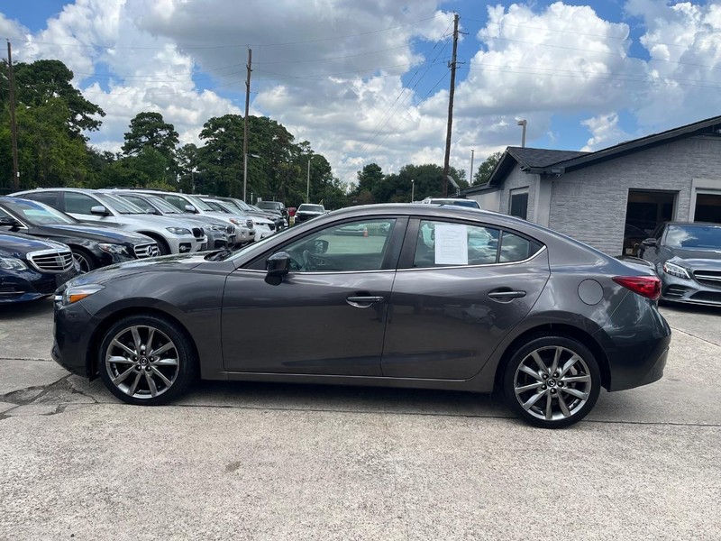 Mazda MAZDA3 4-Door Vehicle Full-screen Gallery Image 09