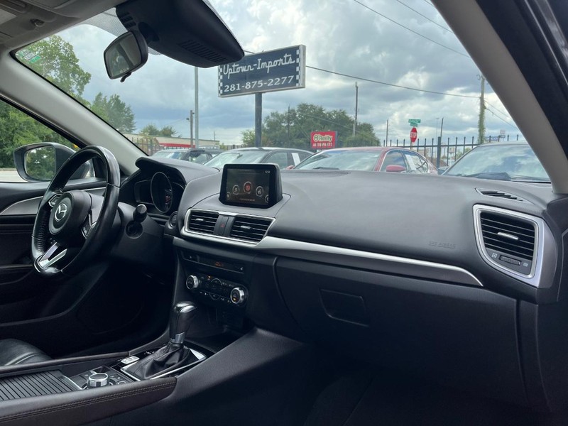 Mazda MAZDA3 4-Door Vehicle Full-screen Gallery Image 13