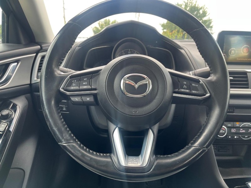 Mazda MAZDA3 4-Door Vehicle Full-screen Gallery Image 20