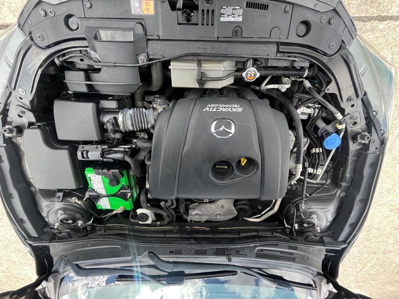 Mazda MAZDA3 4-Door Vehicle Full-screen Gallery Image 26