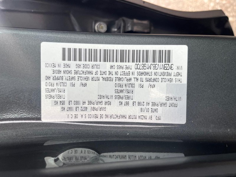 Mazda MAZDA3 4-Door Vehicle Full-screen Gallery Image 27