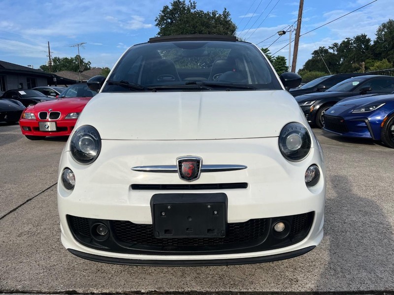 FIAT 500 Vehicle Full-screen Gallery Image 02