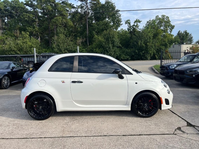 FIAT 500 Vehicle Full-screen Gallery Image 05