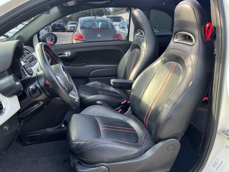 FIAT 500 Vehicle Full-screen Gallery Image 10