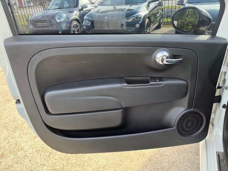 FIAT 500 Vehicle Full-screen Gallery Image 11