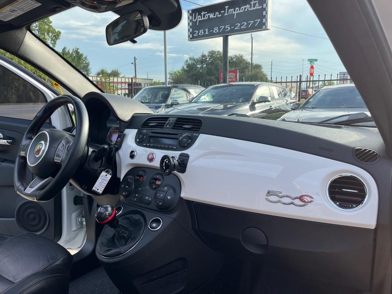 FIAT 500 Vehicle Full-screen Gallery Image 12