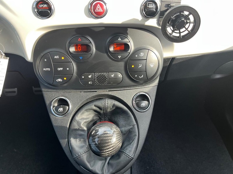 FIAT 500 Vehicle Full-screen Gallery Image 18