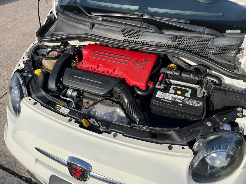 FIAT 500 Vehicle Full-screen Gallery Image 23