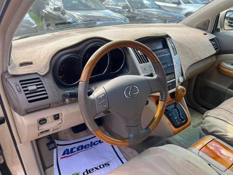 Lexus RX 350 Vehicle Full-screen Gallery Image 10