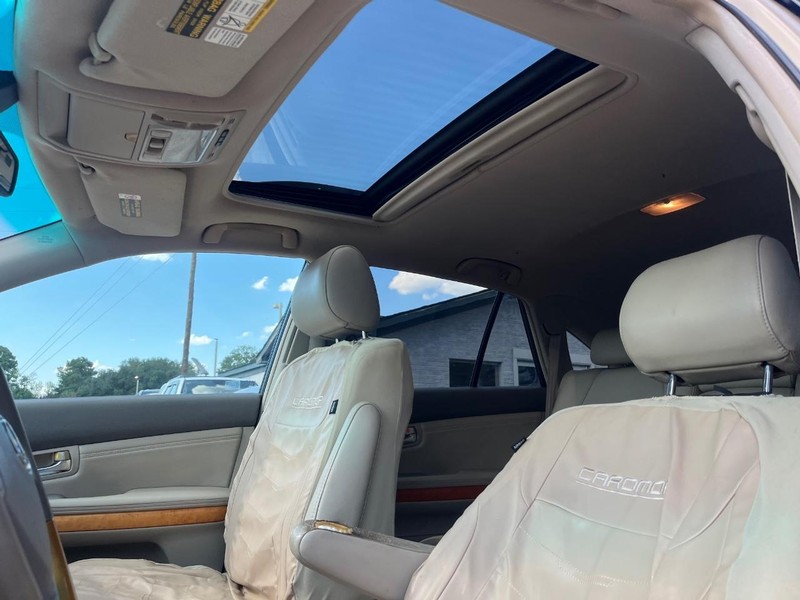 Lexus RX 350 Vehicle Full-screen Gallery Image 11