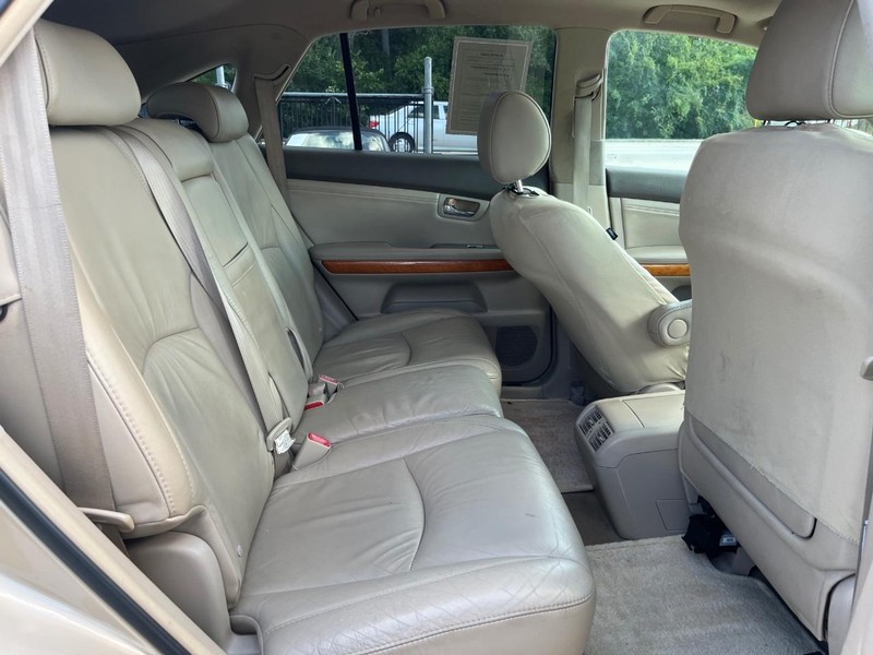 Lexus RX 350 Vehicle Full-screen Gallery Image 16