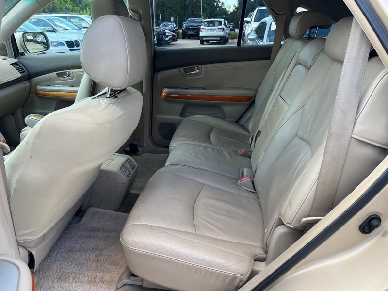 Lexus RX 350 Vehicle Full-screen Gallery Image 18