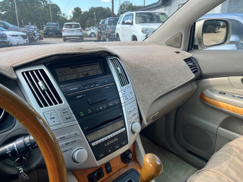 Lexus RX 350 Vehicle Full-screen Gallery Image 23