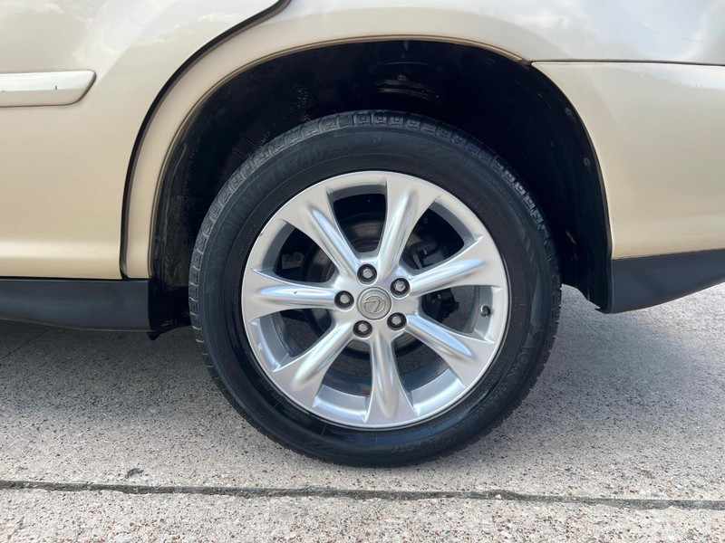 Lexus RX 350 Vehicle Full-screen Gallery Image 25