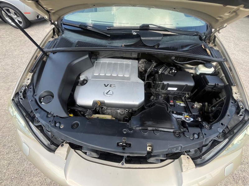 Lexus RX 350 Vehicle Full-screen Gallery Image 26