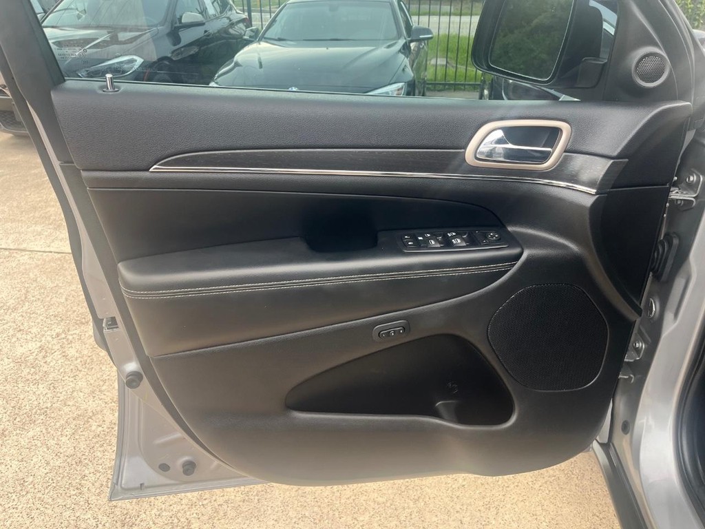 Jeep Grand Cherokee Vehicle Full-screen Gallery Image 12