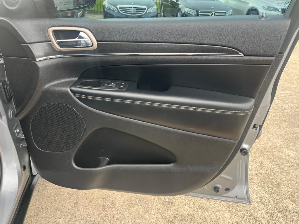 Jeep Grand Cherokee Vehicle Full-screen Gallery Image 15