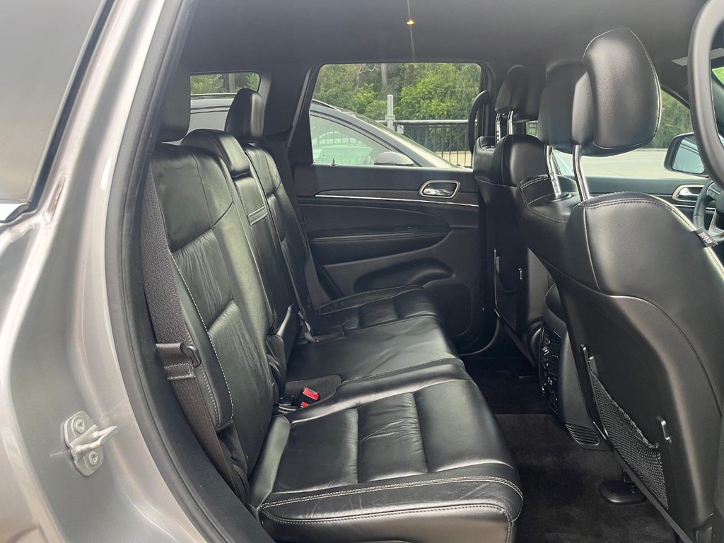 Jeep Grand Cherokee Vehicle Full-screen Gallery Image 16