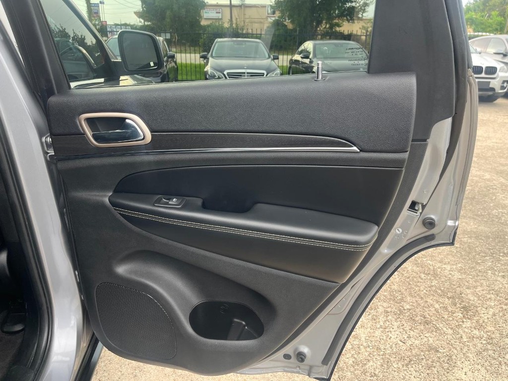 Jeep Grand Cherokee Vehicle Full-screen Gallery Image 17