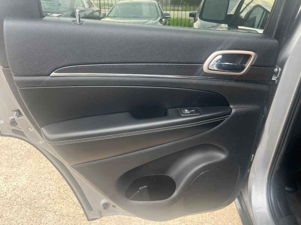 Jeep Grand Cherokee Vehicle Full-screen Gallery Image 19