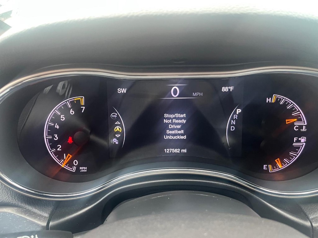 Jeep Grand Cherokee Vehicle Full-screen Gallery Image 21