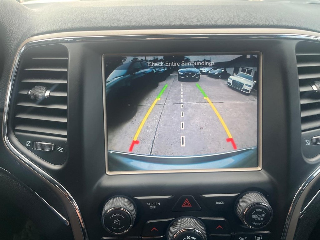 Jeep Grand Cherokee Vehicle Full-screen Gallery Image 24