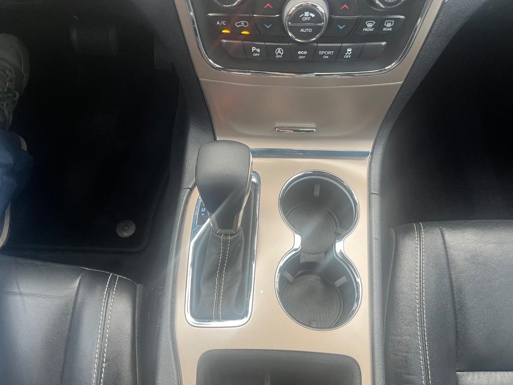 Jeep Grand Cherokee Vehicle Full-screen Gallery Image 26