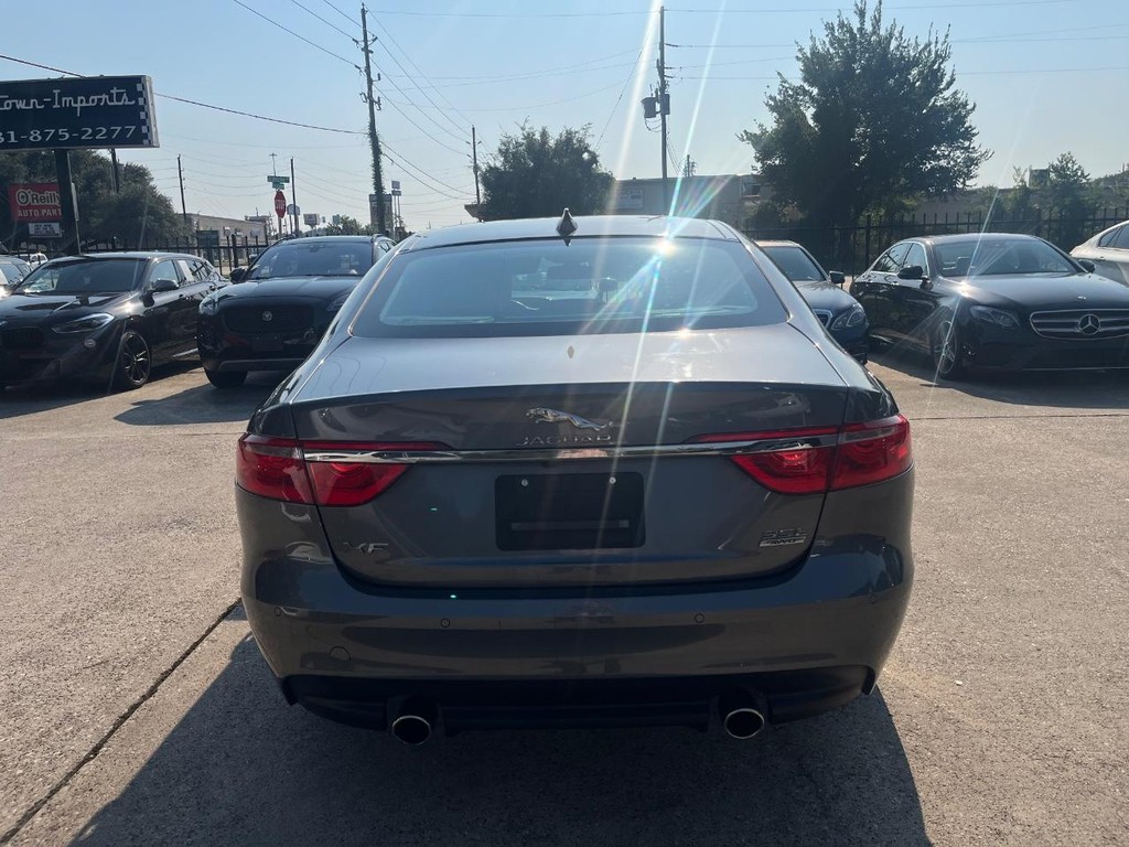 Jaguar XF Vehicle Full-screen Gallery Image 07