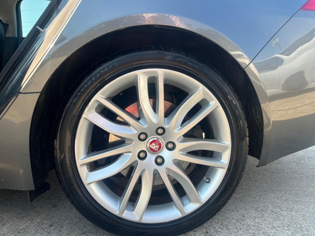 Jaguar XF Vehicle Full-screen Gallery Image 27