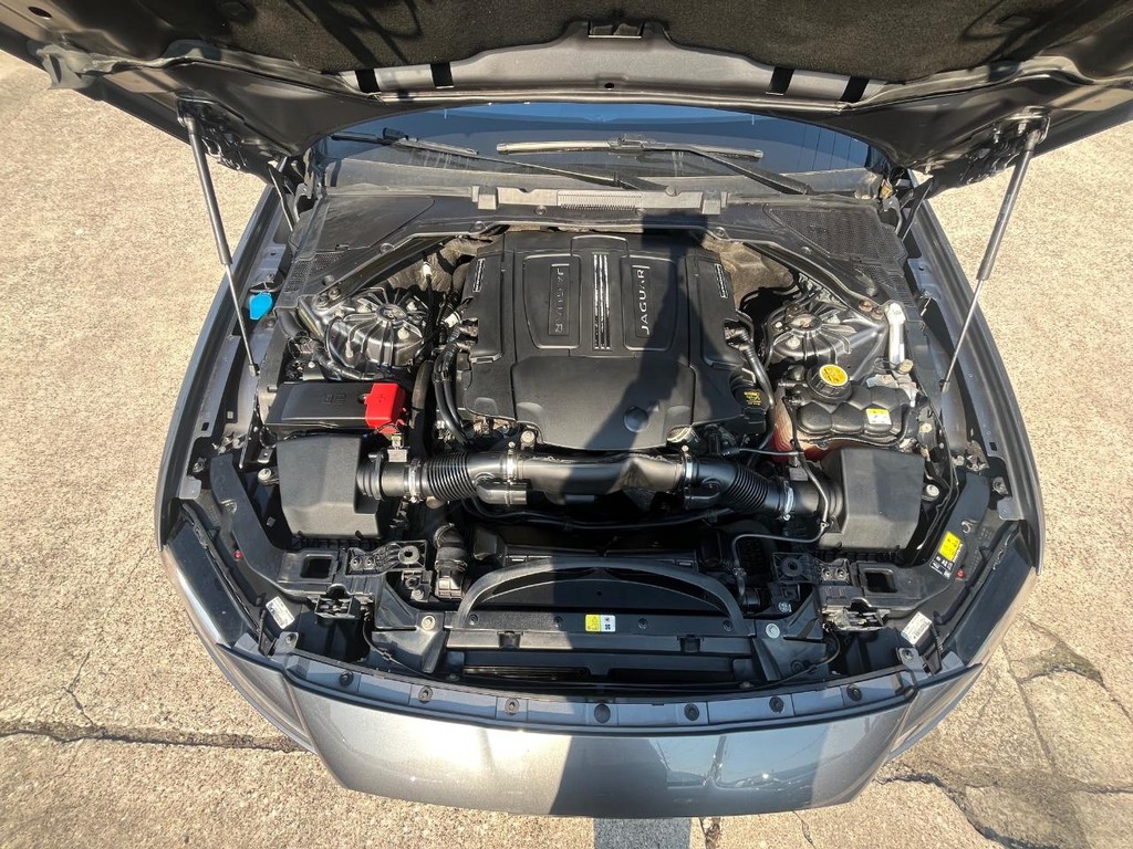 Jaguar XF Vehicle Full-screen Gallery Image 28