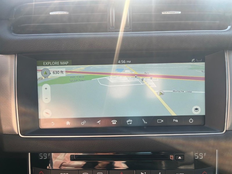 Jaguar XF Vehicle Full-screen Gallery Image 22