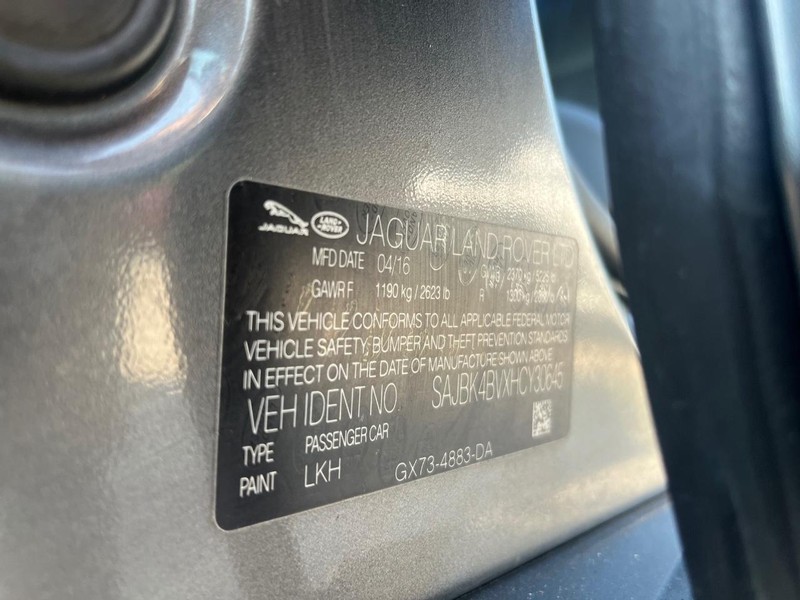 Jaguar XF Vehicle Full-screen Gallery Image 26