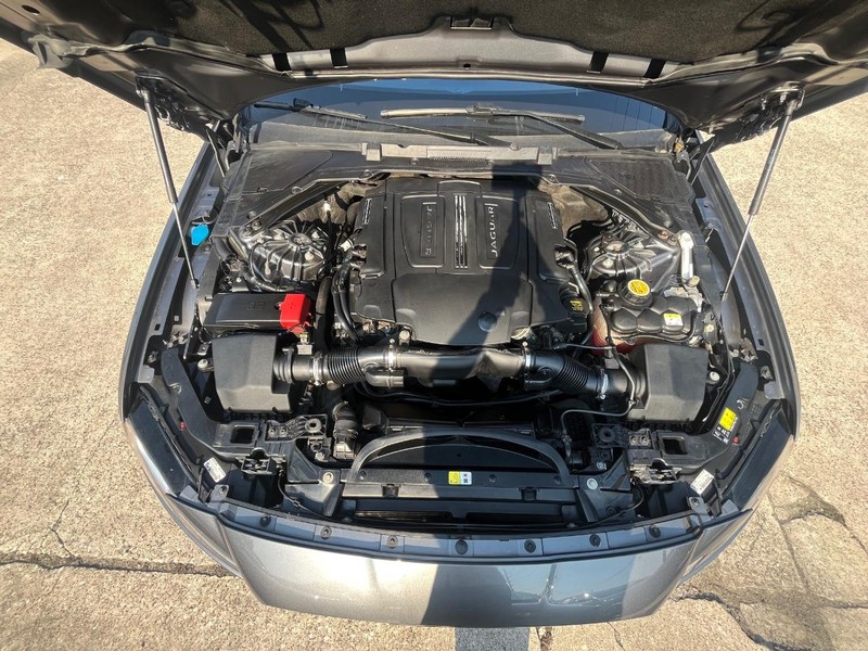 Jaguar XF Vehicle Full-screen Gallery Image 28